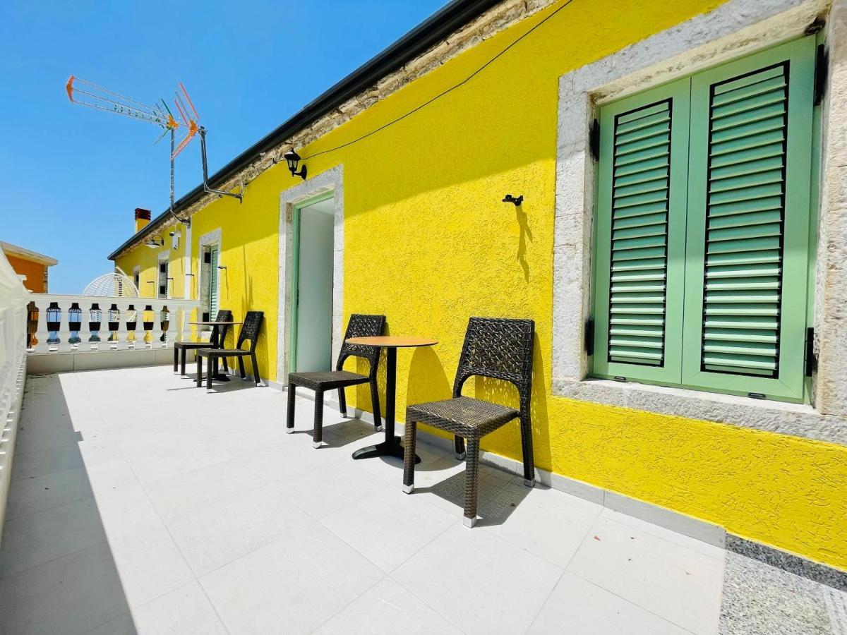 Mpolanos Guesthouse ฮีมาเรอ ภายนอก รูปภาพ