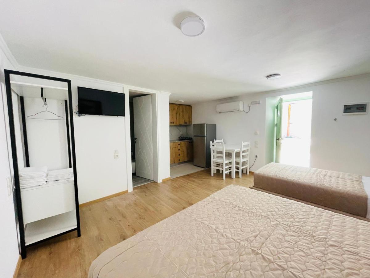 Mpolanos Guesthouse ฮีมาเรอ ภายนอก รูปภาพ