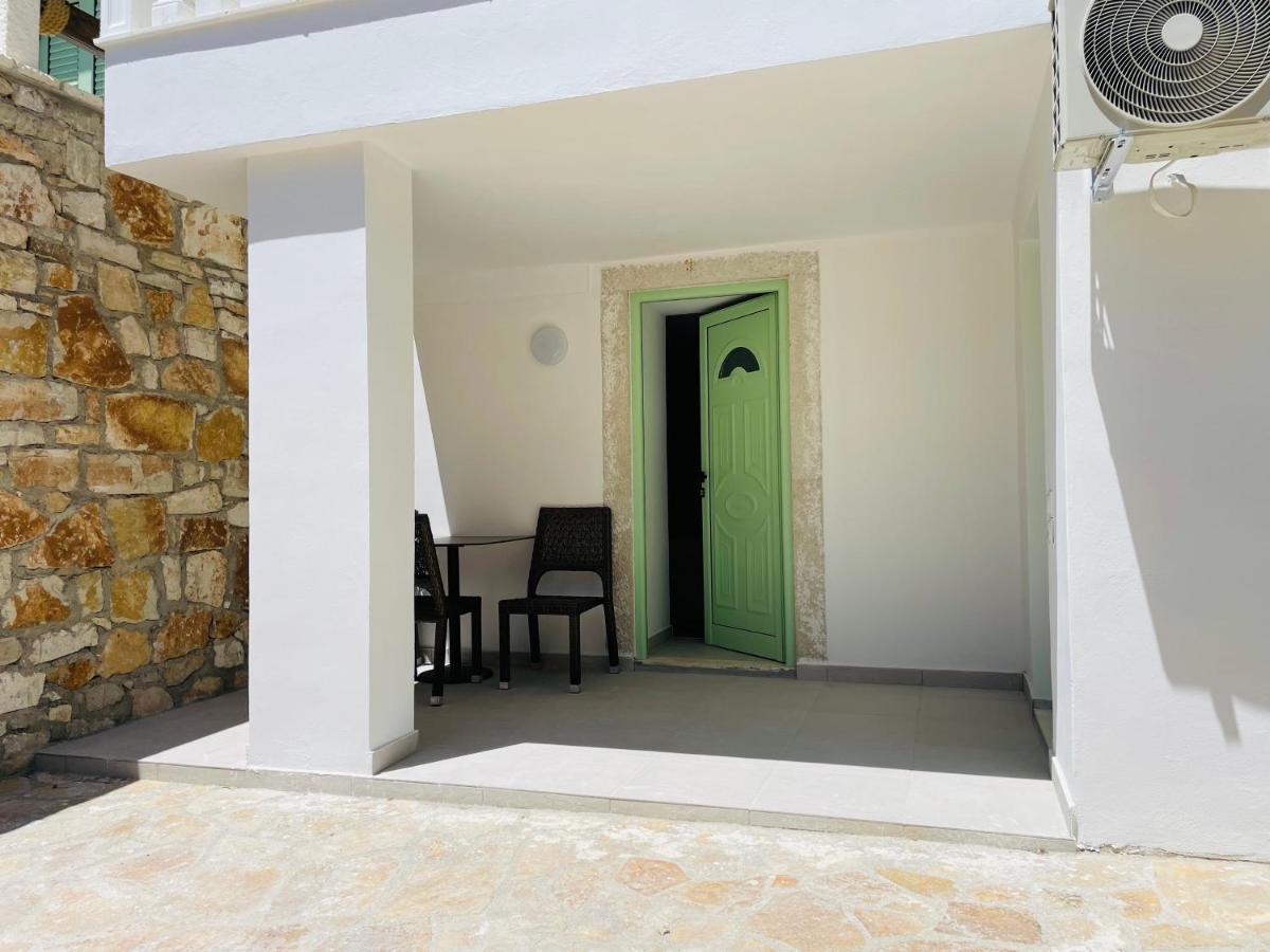 Mpolanos Guesthouse ฮีมาเรอ ภายนอก รูปภาพ