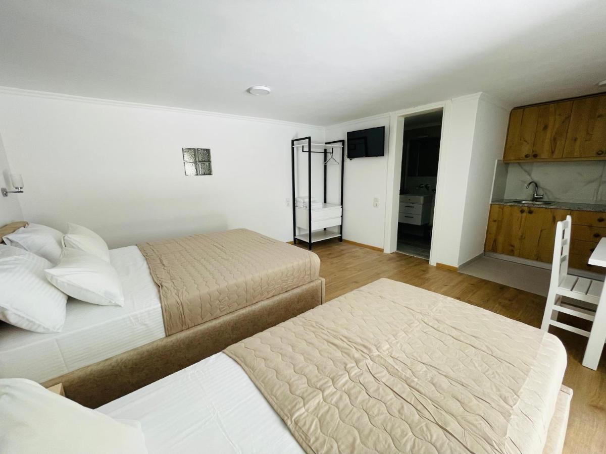 Mpolanos Guesthouse ฮีมาเรอ ภายนอก รูปภาพ