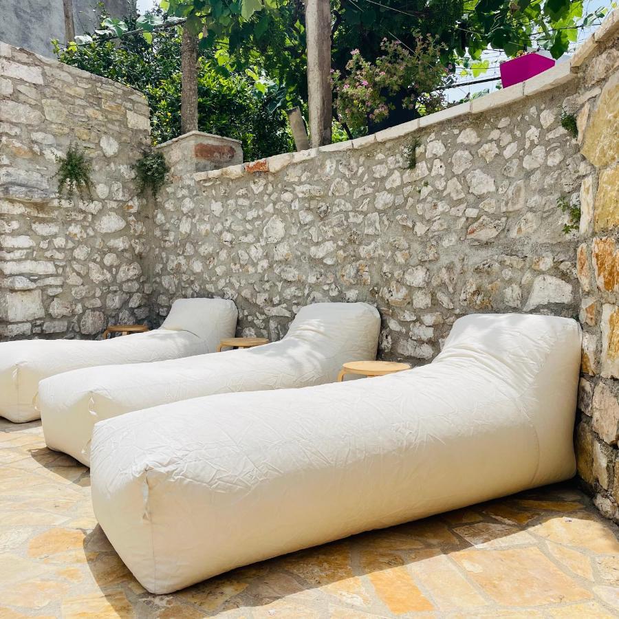 Mpolanos Guesthouse ฮีมาเรอ ภายนอก รูปภาพ