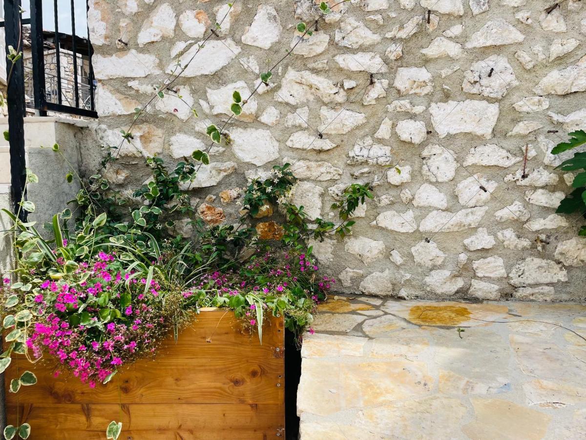 Mpolanos Guesthouse ฮีมาเรอ ภายนอก รูปภาพ