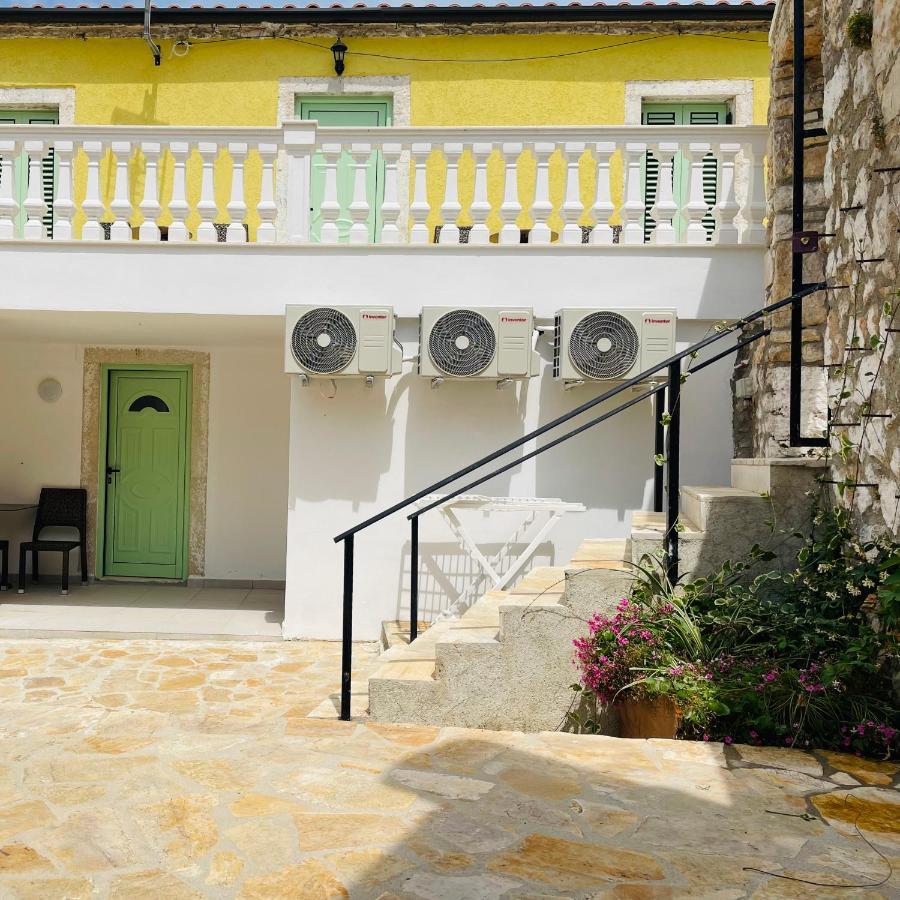 Mpolanos Guesthouse ฮีมาเรอ ภายนอก รูปภาพ